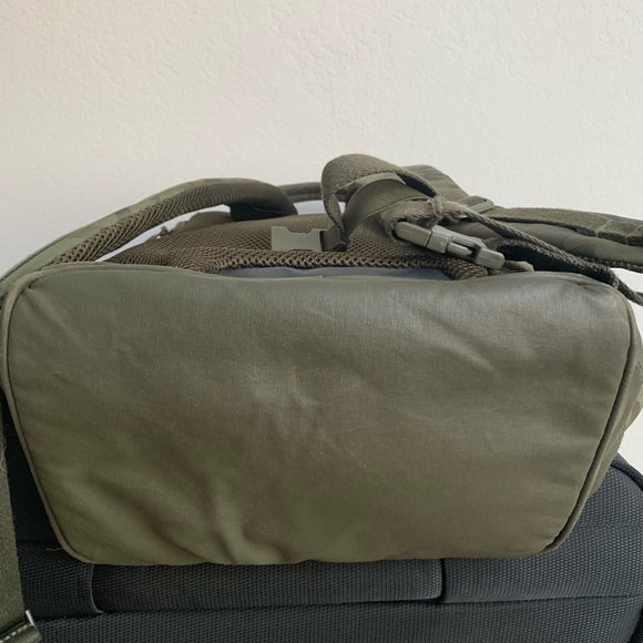 C6 Slim Camo Backpack - Picture 8 of 10